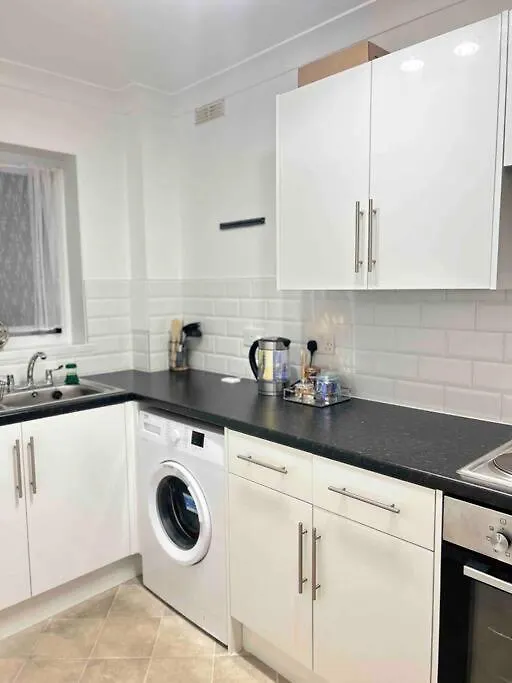 Guest house Luxury Superkingsize Bed In London Hotel United Kingdom