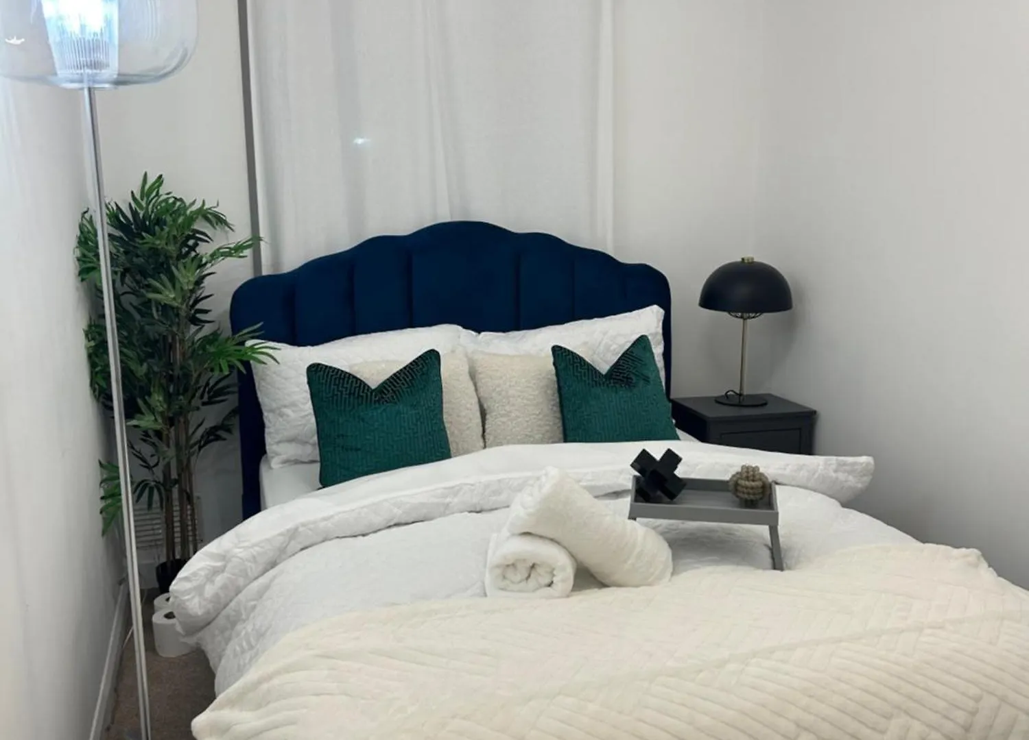 Luxury Superkingsize Bed In London Hotel 0*,  United Kingdom